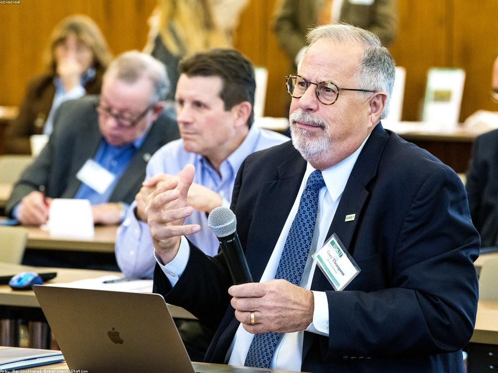 ច្បាប់និងបទបញ្ជាអនាគត